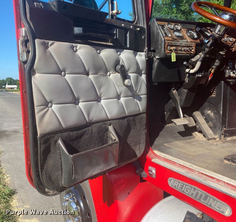 image for item DM4241 1994 Freightliner FLD  semi truck