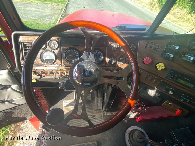 image for item DM4241 1994 Freightliner FLD  semi truck