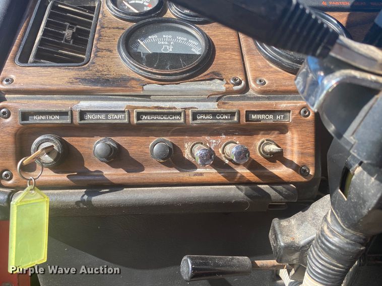 image for item DM4241 1994 Freightliner FLD  semi truck