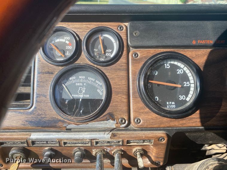 image for item DM4241 1994 Freightliner FLD  semi truck