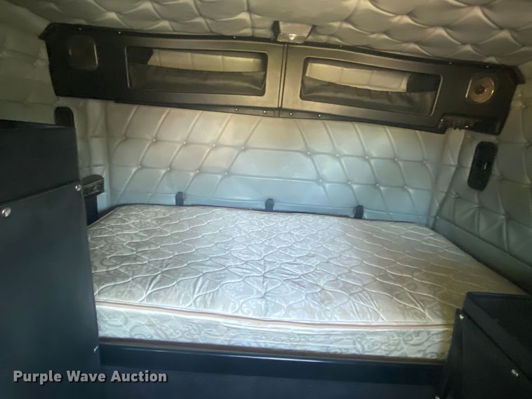 image for item DM4241 1994 Freightliner FLD  semi truck