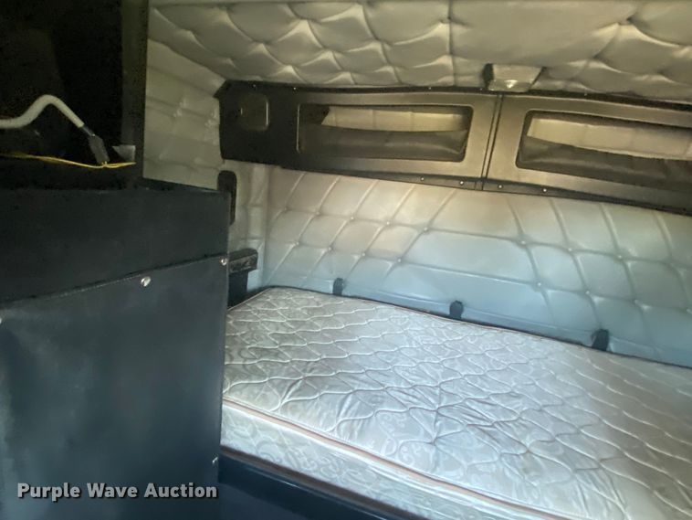 image for item DM4241 1994 Freightliner FLD  semi truck