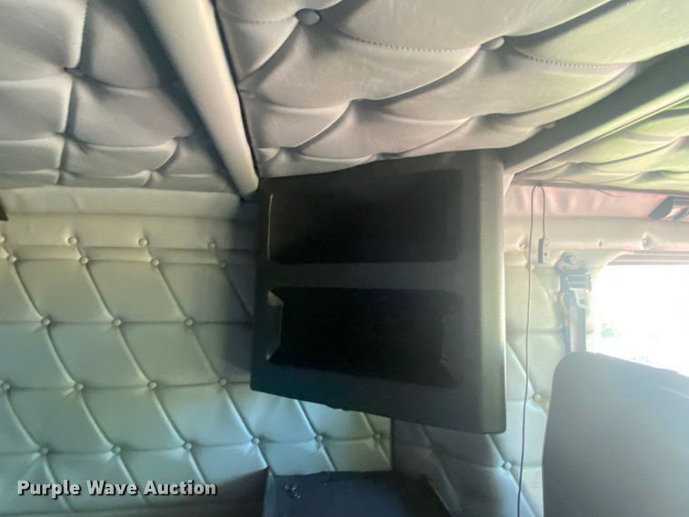 image for item DM4241 1994 Freightliner FLD  semi truck