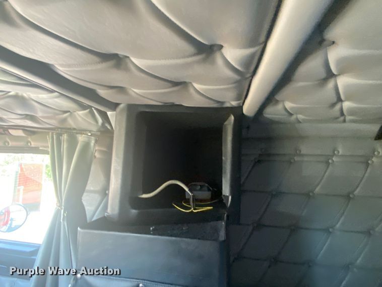 image for item DM4241 1994 Freightliner FLD  semi truck