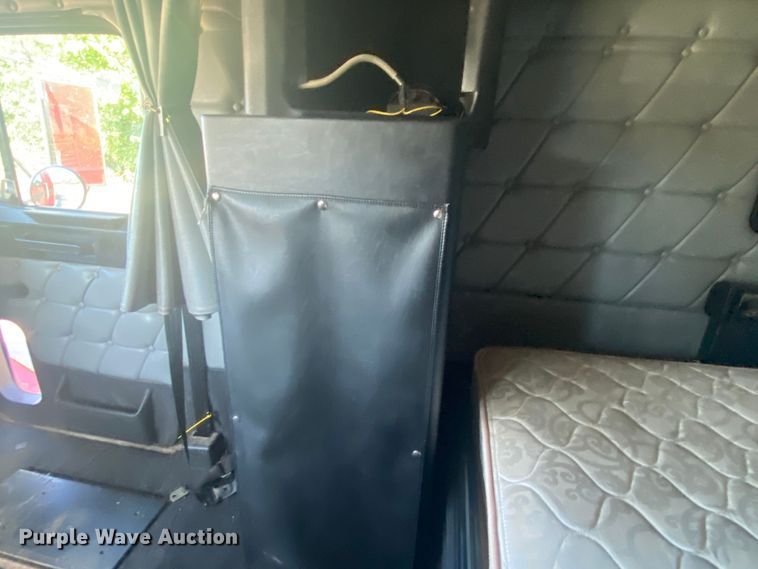 image for item DM4241 1994 Freightliner FLD  semi truck