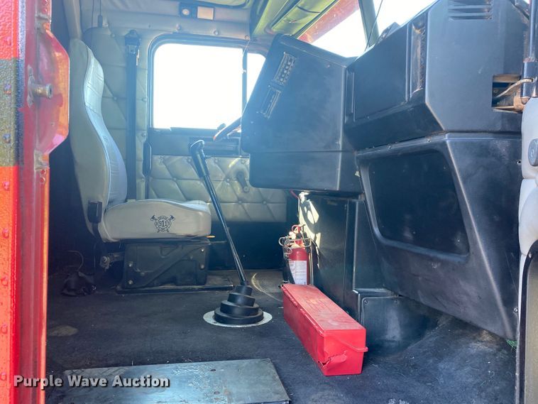 image for item DM4241 1994 Freightliner FLD  semi truck