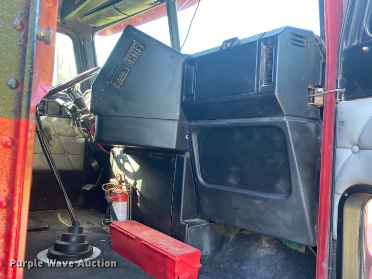 image for item DM4241 1994 Freightliner FLD  semi truck