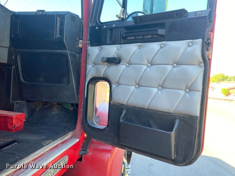 image for item DM4241 1994 Freightliner FLD  semi truck