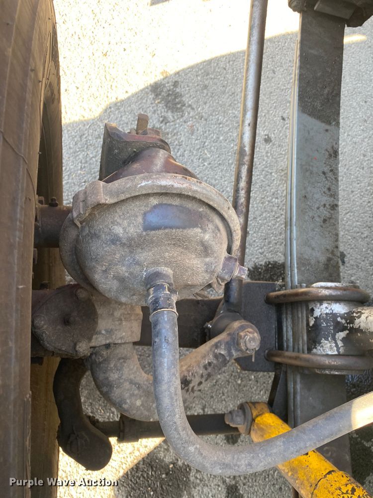 image for item DM4241 1994 Freightliner FLD  semi truck