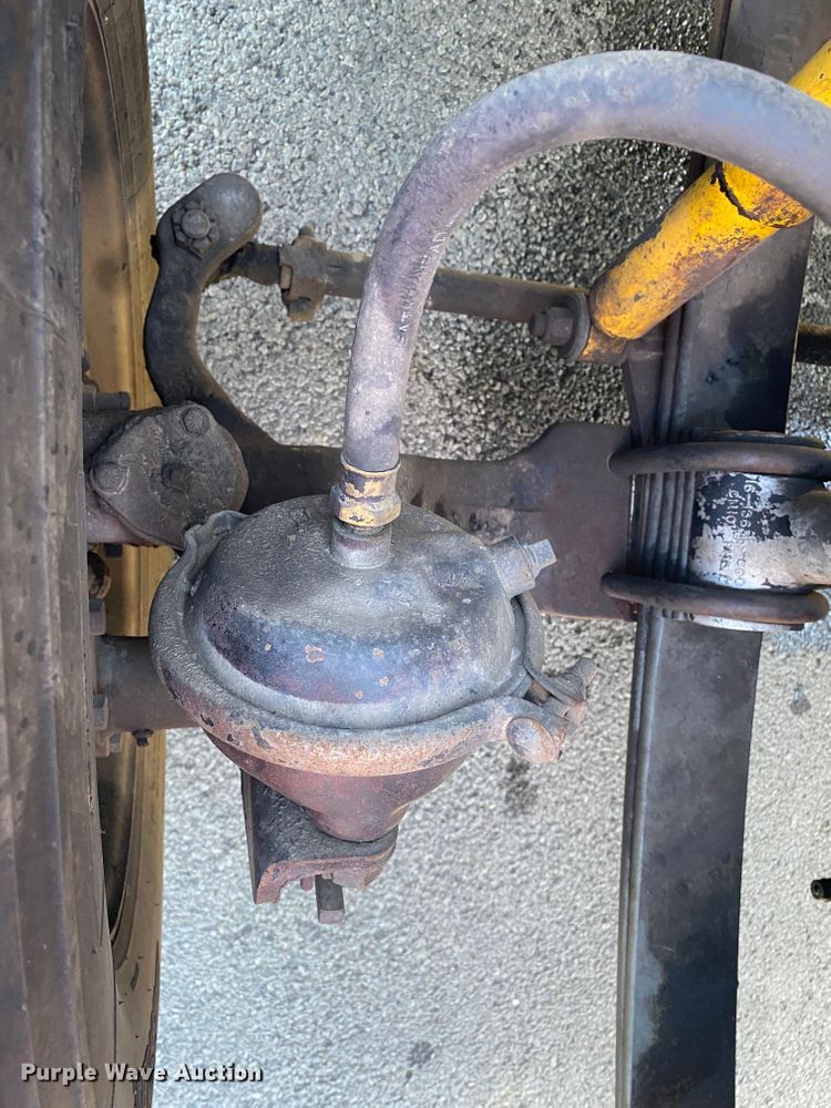 image for item DM4241 1994 Freightliner FLD  semi truck