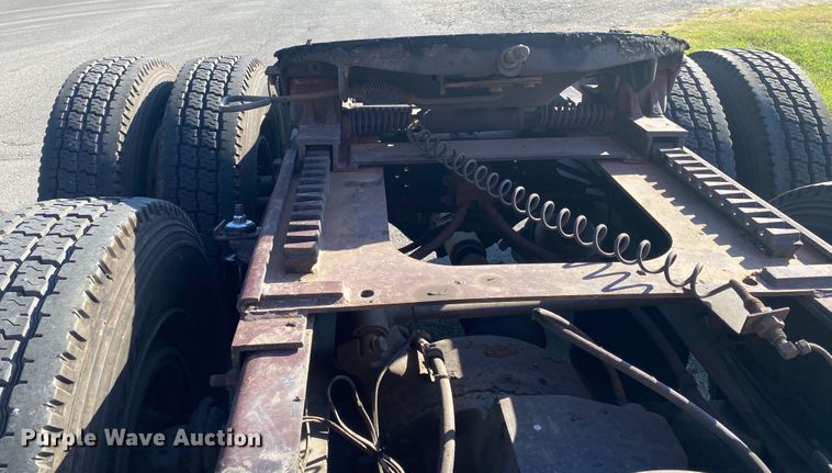 image for item DM4241 1994 Freightliner FLD  semi truck