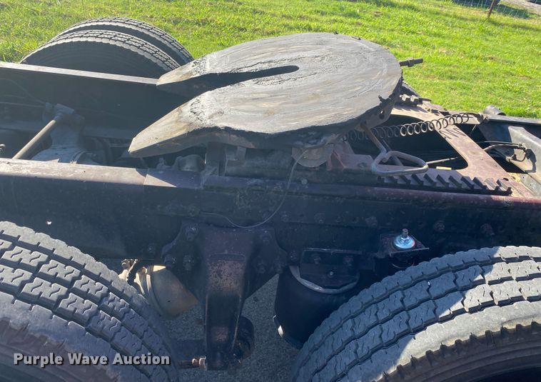 image for item DM4241 1994 Freightliner FLD  semi truck