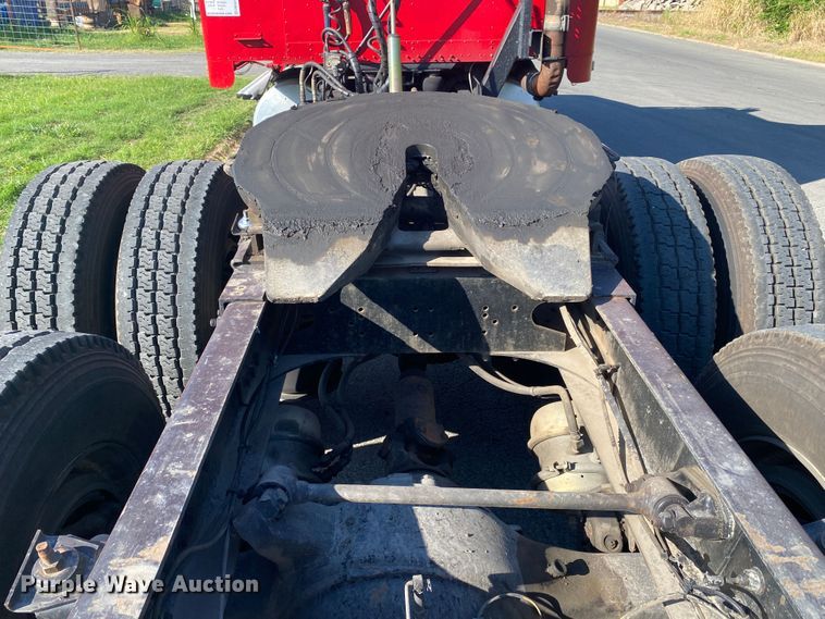 image for item DM4241 1994 Freightliner FLD  semi truck