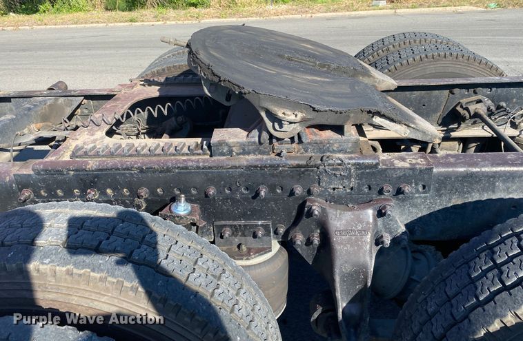 image for item DM4241 1994 Freightliner FLD  semi truck