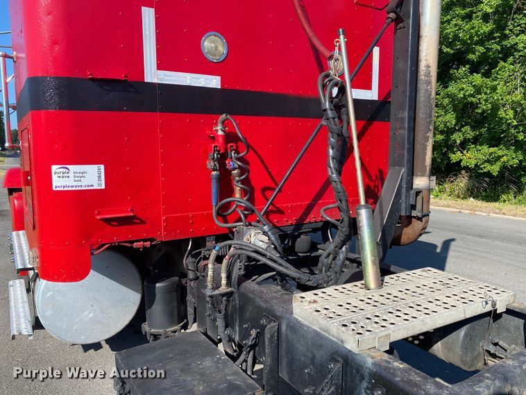 image for item DM4241 1994 Freightliner FLD  semi truck