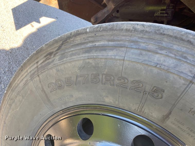 image for item DM4241 1994 Freightliner FLD  semi truck