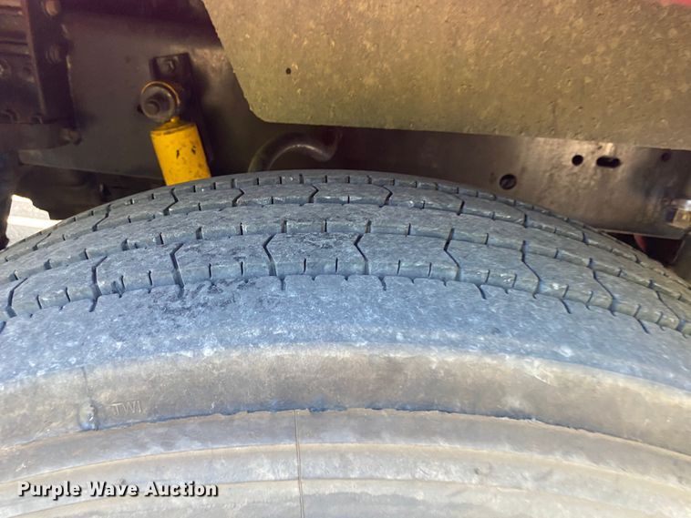 image for item DM4241 1994 Freightliner FLD  semi truck