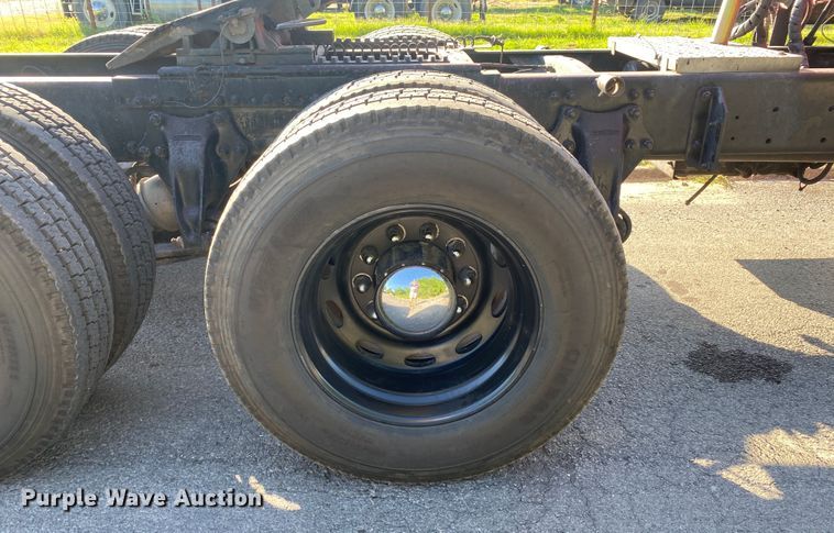 image for item DM4241 1994 Freightliner FLD  semi truck