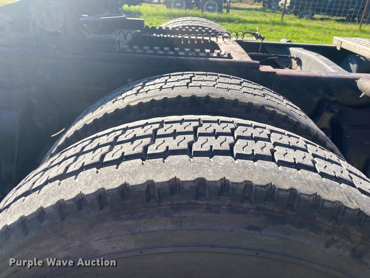 image for item DM4241 1994 Freightliner FLD  semi truck