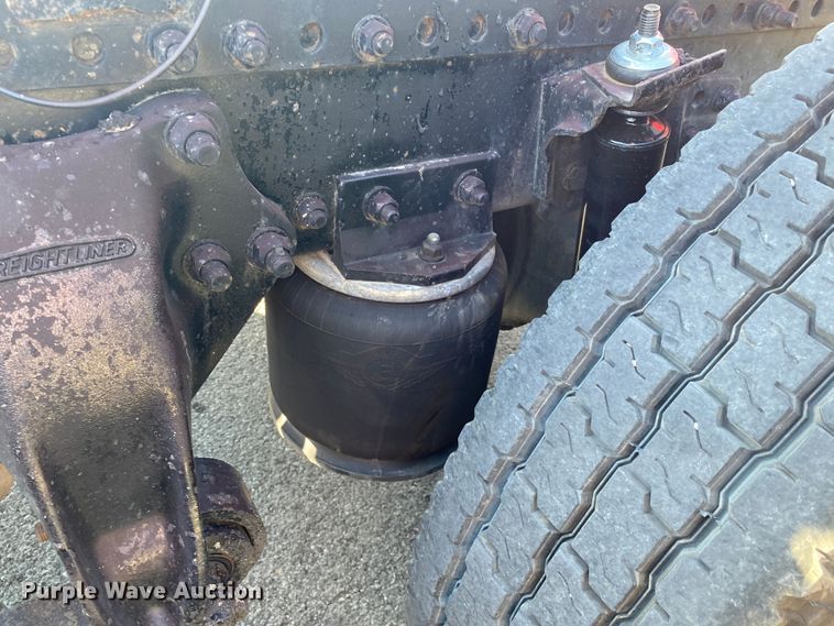 image for item DM4241 1994 Freightliner FLD  semi truck