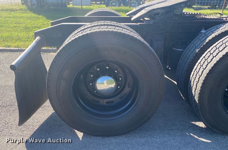 image for item DM4241 1994 Freightliner FLD  semi truck