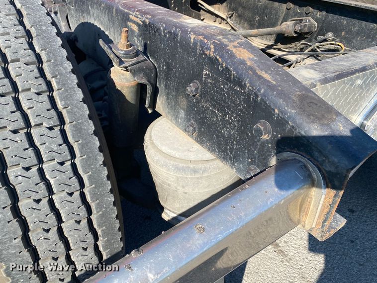 image for item DM4241 1994 Freightliner FLD  semi truck