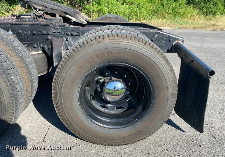 image for item DM4241 1994 Freightliner FLD  semi truck