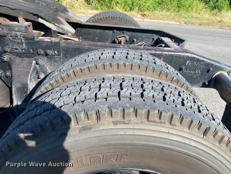 image for item DM4241 1994 Freightliner FLD  semi truck