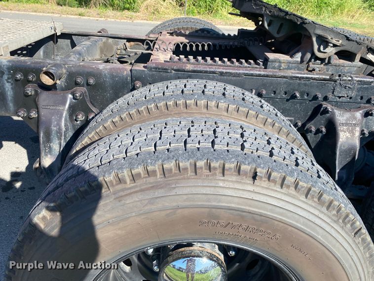 image for item DM4241 1994 Freightliner FLD  semi truck