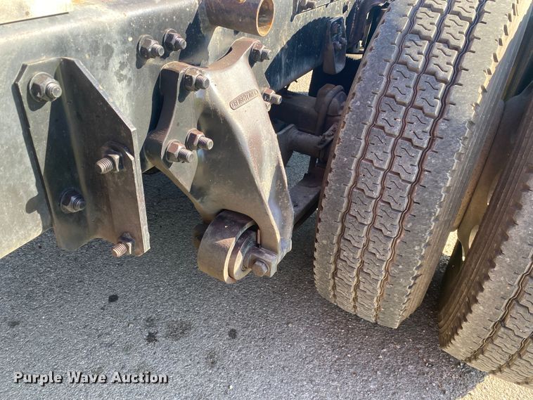 image for item DM4241 1994 Freightliner FLD  semi truck