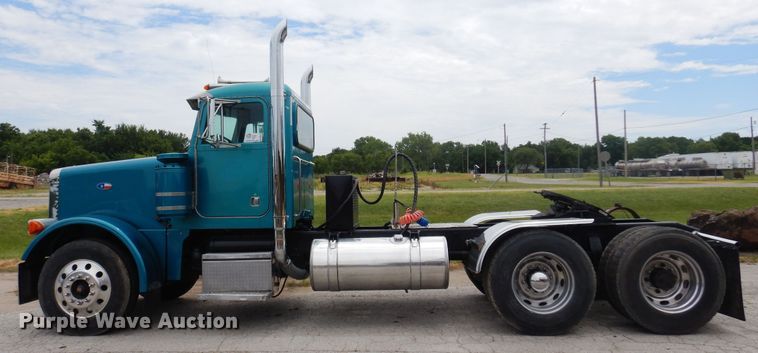 image for item DN0417 1999 Peterbilt 378  semi truck