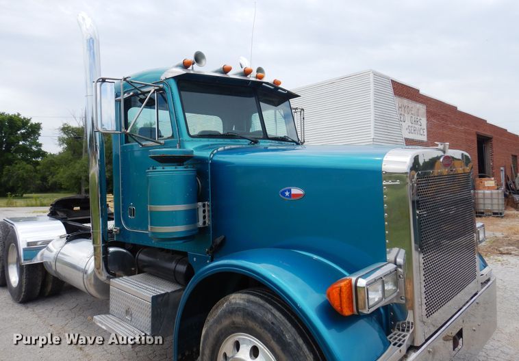 image for item DN0417 1999 Peterbilt 378  semi truck