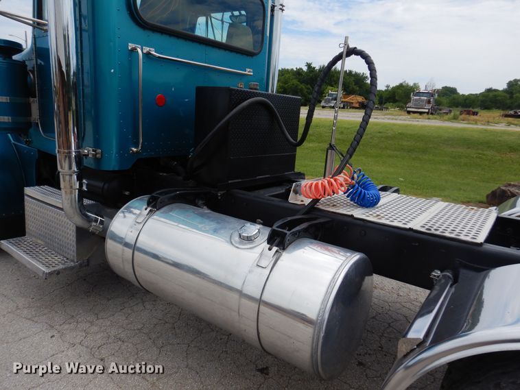 image for item DN0417 1999 Peterbilt 378  semi truck