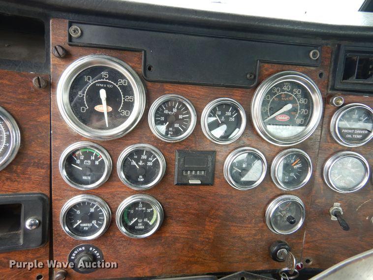 image for item DN0417 1999 Peterbilt 378  semi truck