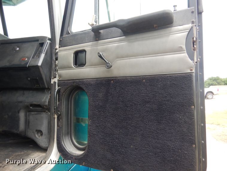 image for item DN0417 1999 Peterbilt 378  semi truck