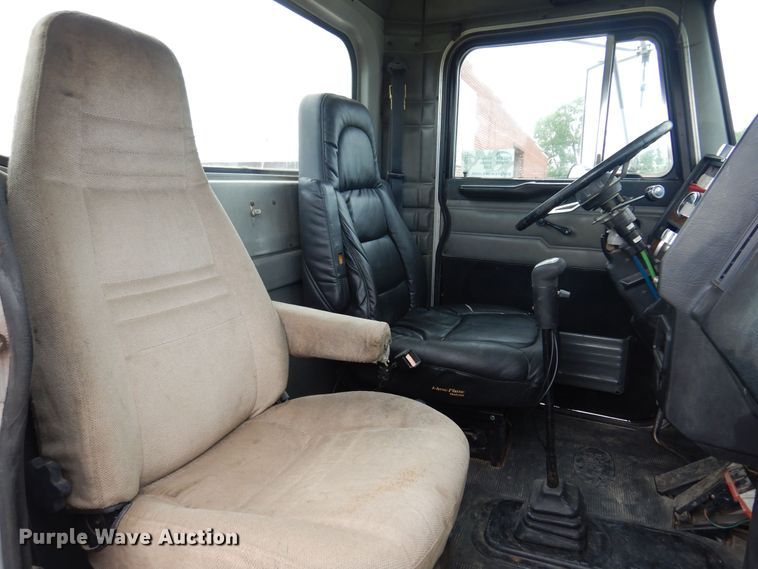 image for item DN0417 1999 Peterbilt 378  semi truck