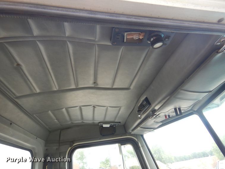 image for item DN0417 1999 Peterbilt 378  semi truck