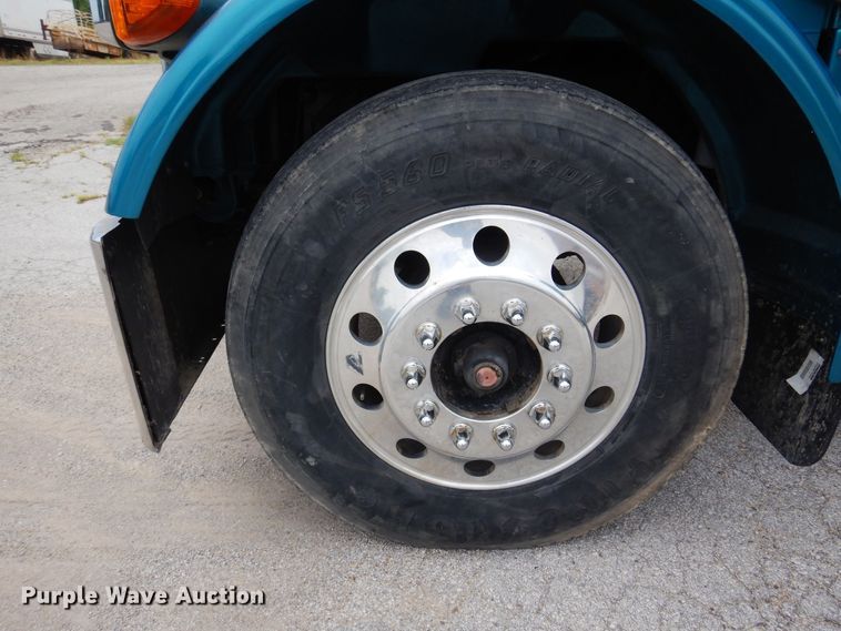 image for item DN0417 1999 Peterbilt 378  semi truck