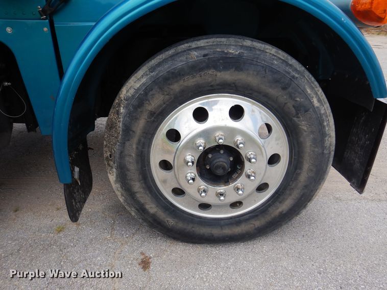 image for item DN0417 1999 Peterbilt 378  semi truck