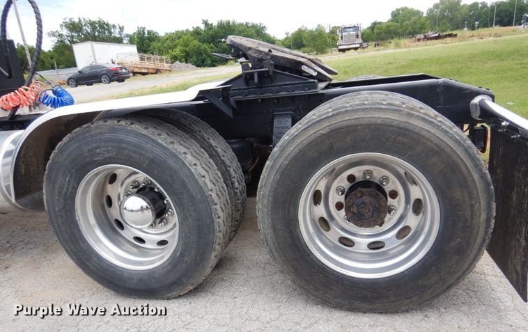 image for item DN0417 1999 Peterbilt 378  semi truck