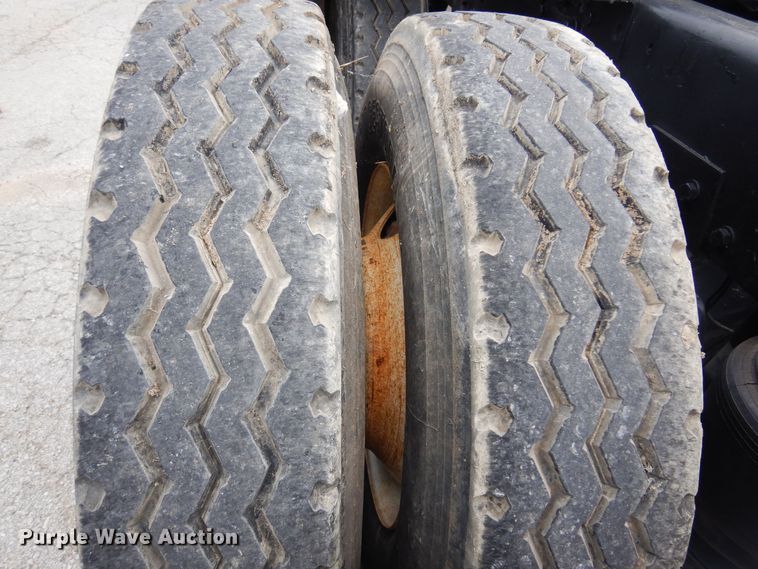 image for item DN0417 1999 Peterbilt 378  semi truck