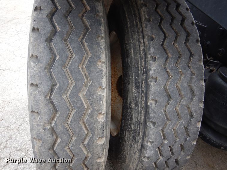 image for item DN0417 1999 Peterbilt 378  semi truck