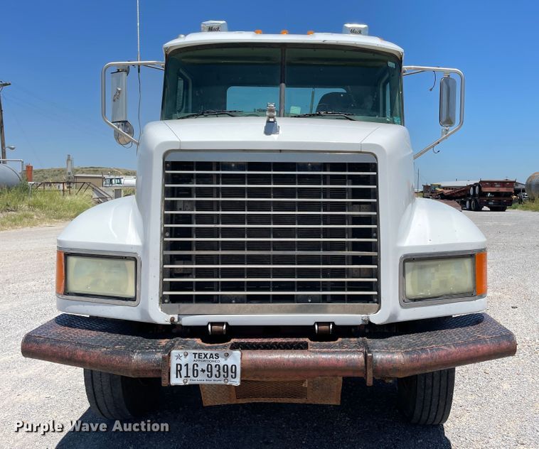 image for item DN5003 2003 Mack CH613  semi truck