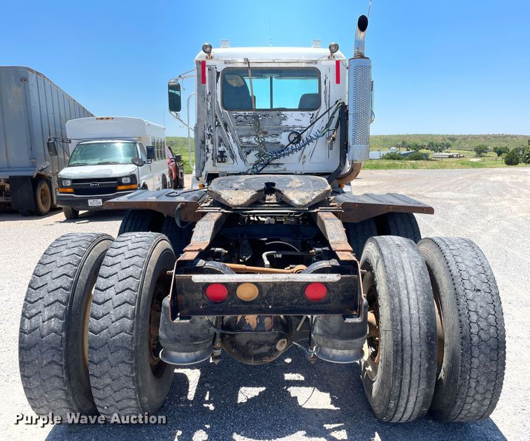 image for item DN5003 2003 Mack CH613  semi truck