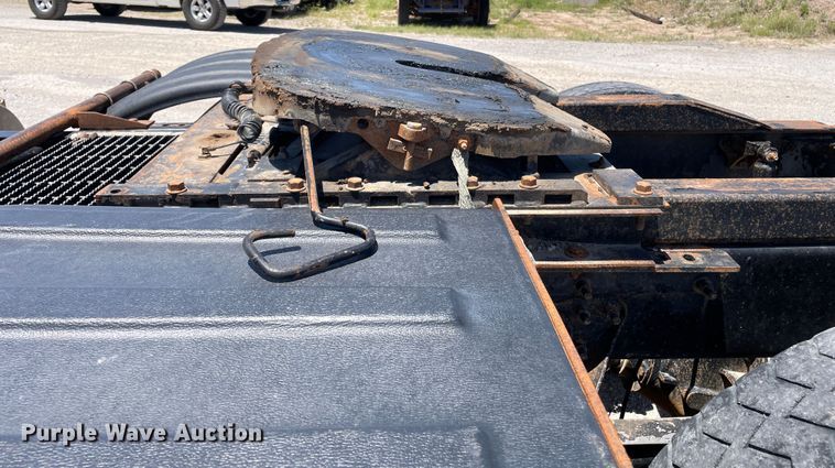 image for item DN5003 2003 Mack CH613  semi truck