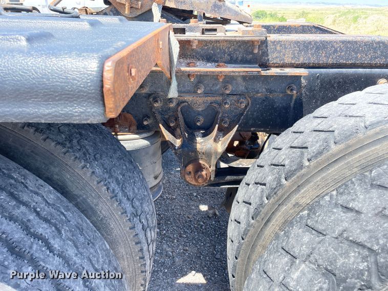 image for item DN5003 2003 Mack CH613  semi truck