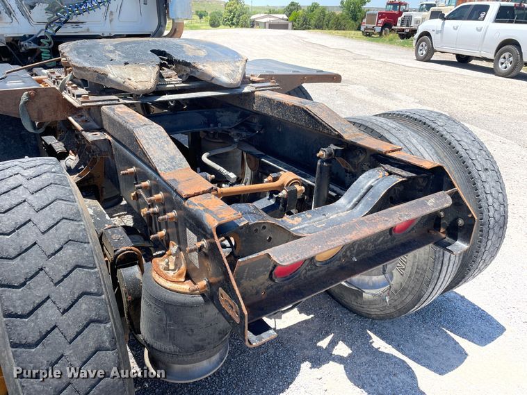 image for item DN5003 2003 Mack CH613  semi truck