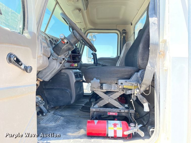 image for item DN5003 2003 Mack CH613  semi truck