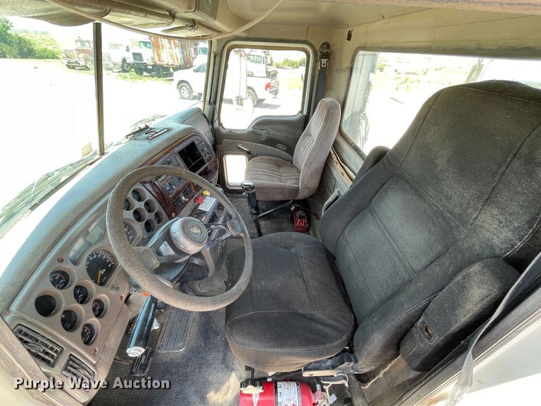 image for item DN5003 2003 Mack CH613  semi truck