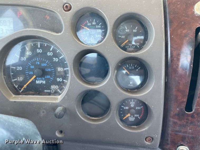 image for item DN5003 2003 Mack CH613  semi truck